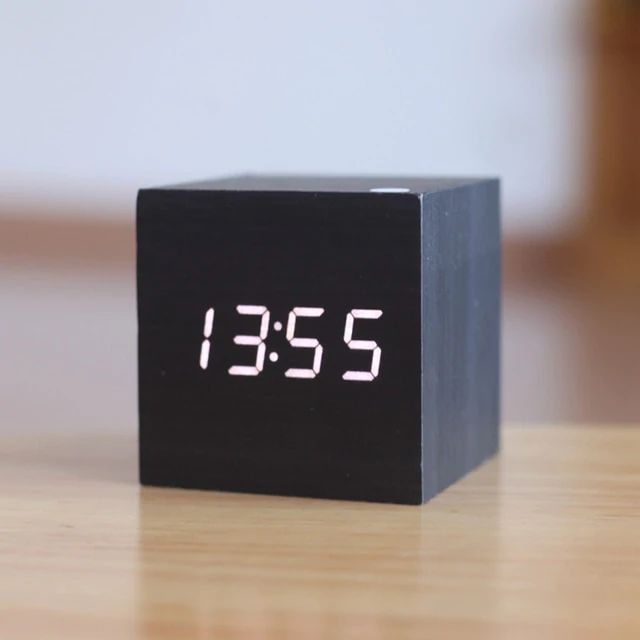 Digitale Würfeluhr – Minimalistisches Design und LED-Anzeige