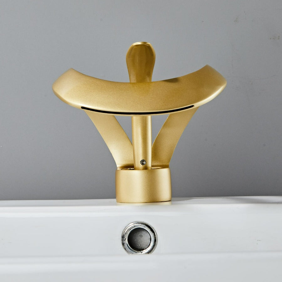 Robinet de baie modern – design curbat și elegant