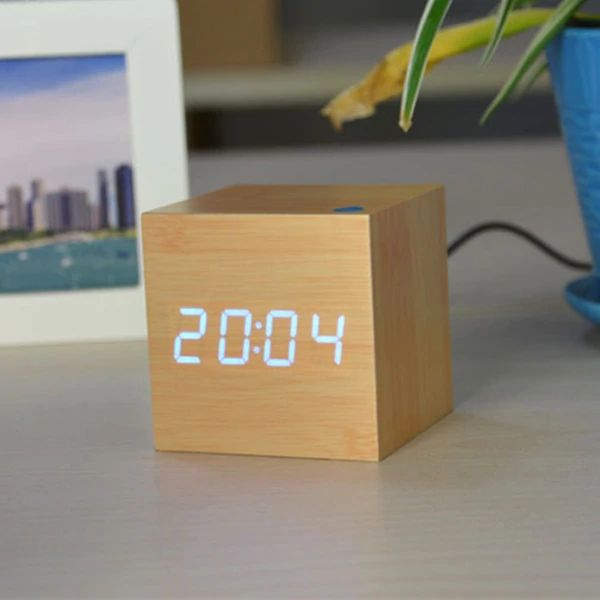 Digitale Würfeluhr – Minimalistisches Design und LED-Anzeige