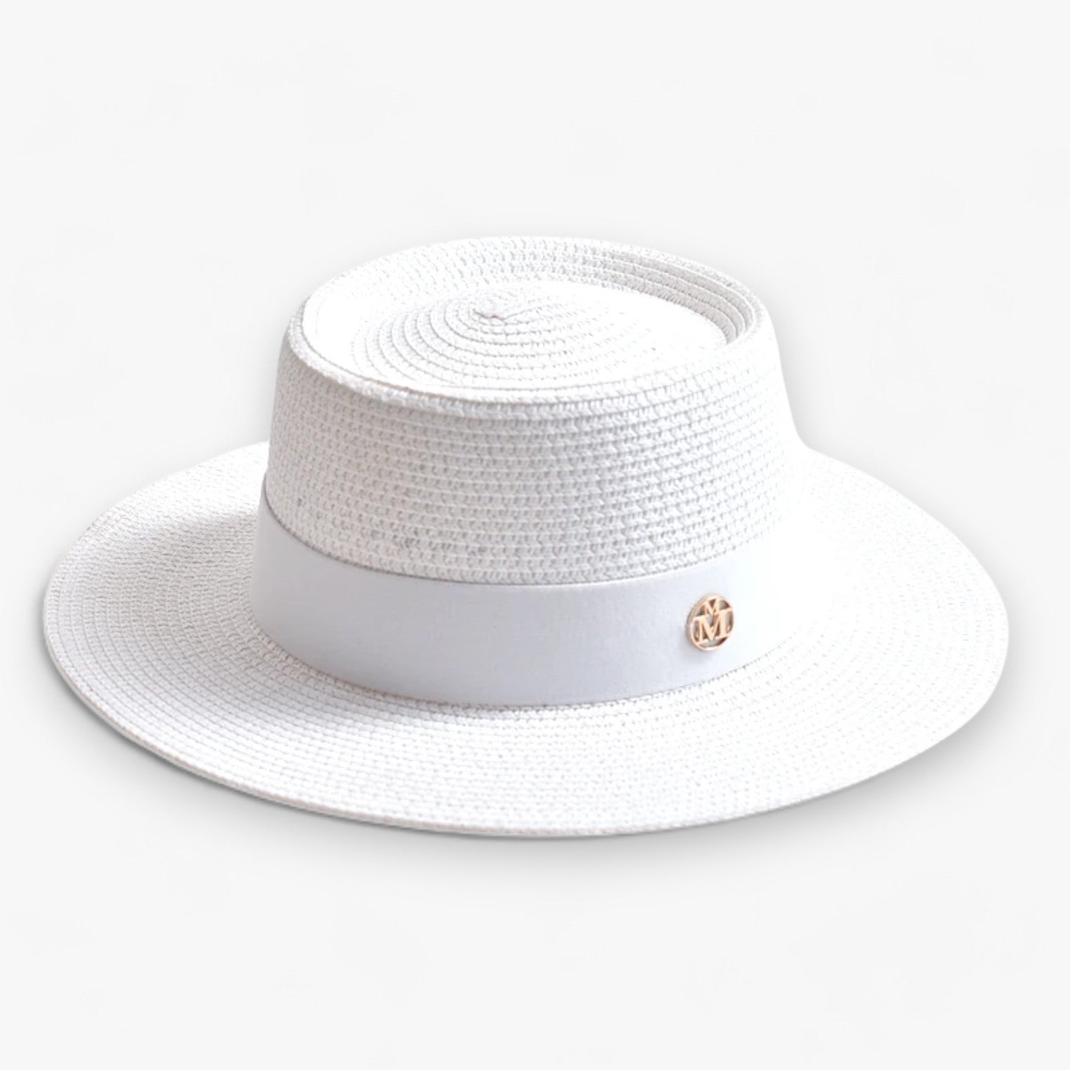 Klokkehatt i strå – Retro eleganse og solbeskyttelse