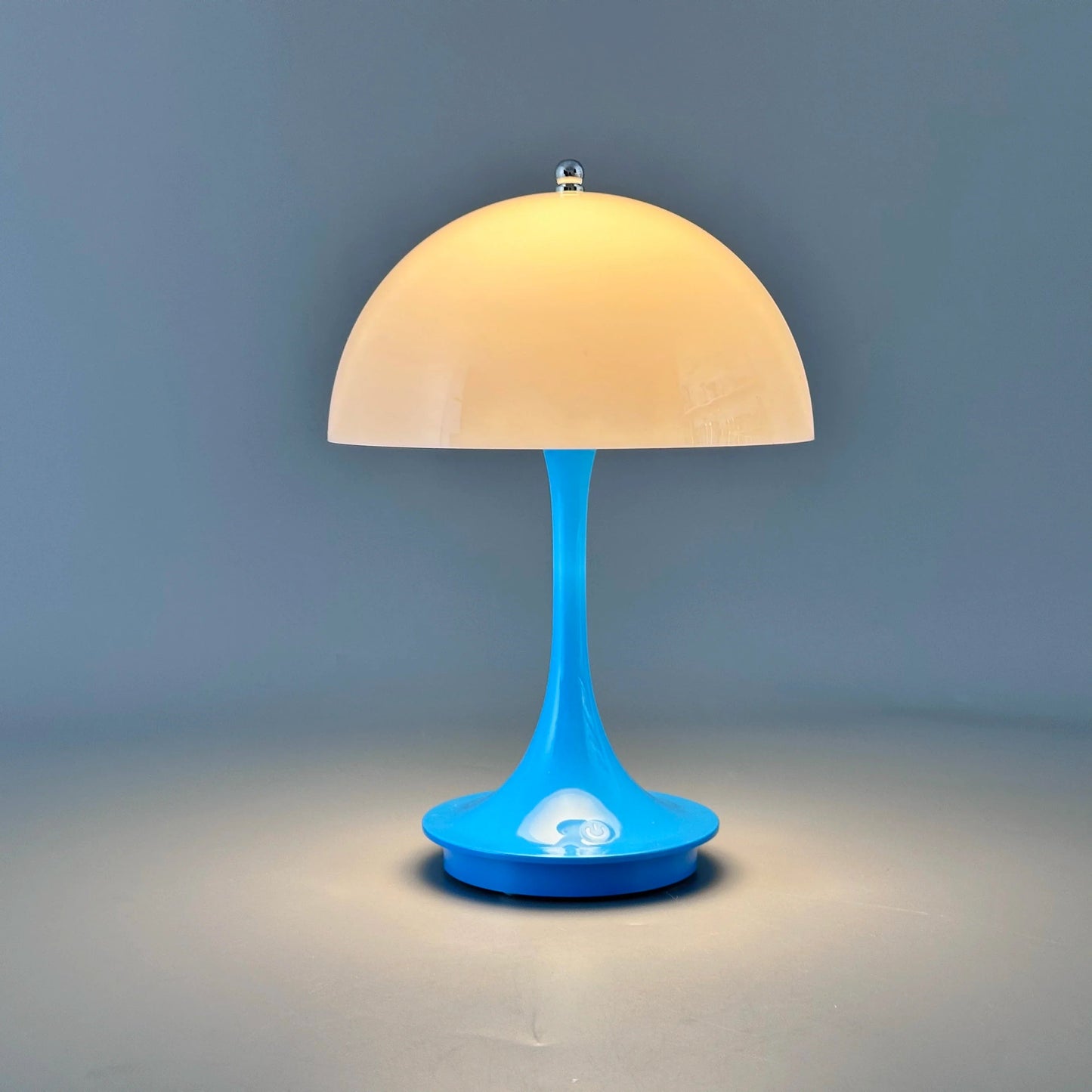 Lâmpada de Mesa LED – Recarregável e Iluminação a Três Níveis