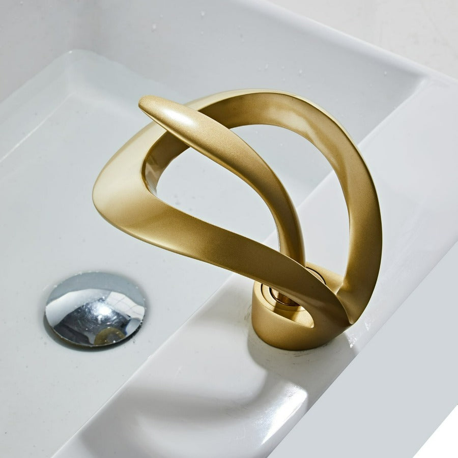 Grifo de Baño Moderno – Diseño Curvado y Elegante