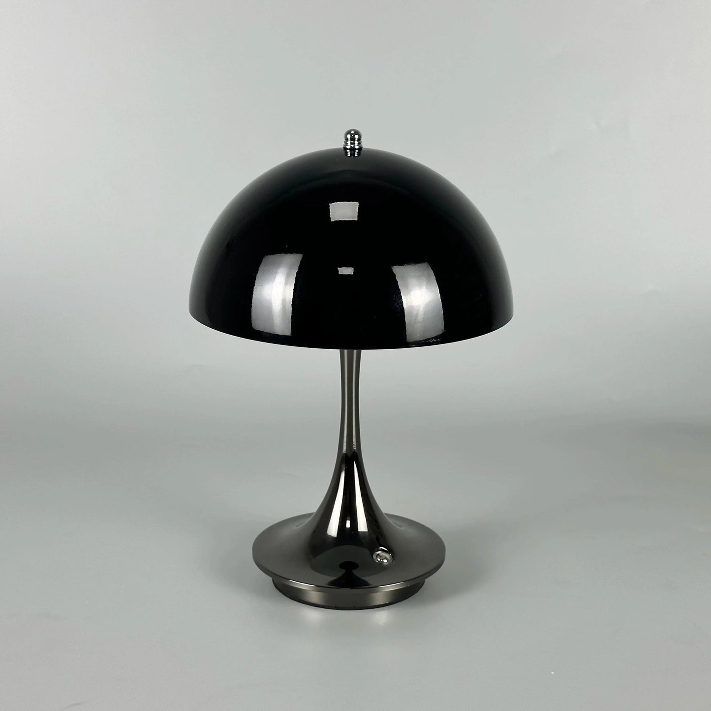 Lâmpada de Mesa LED – Recarregável e Iluminação a Três Níveis