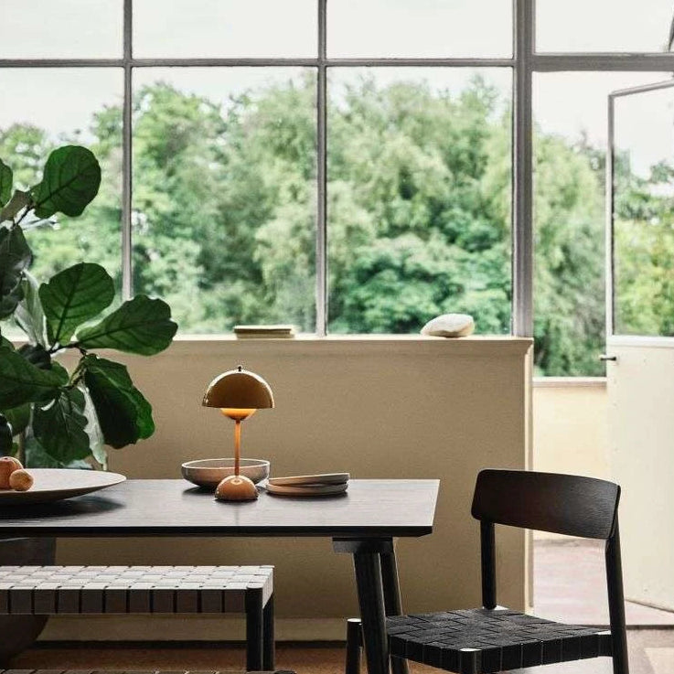 Prenosná stolná lampa – moderný dizajn a nomádské osvetlenie