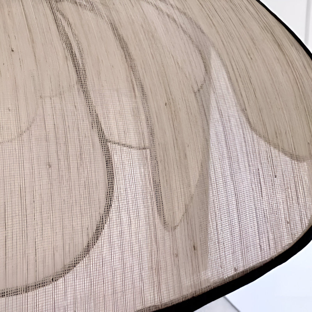 مصباح معلق أنيق من الخوص الطبيعي الأنيق - ديكور طبيعي وإضاءة متناغمة