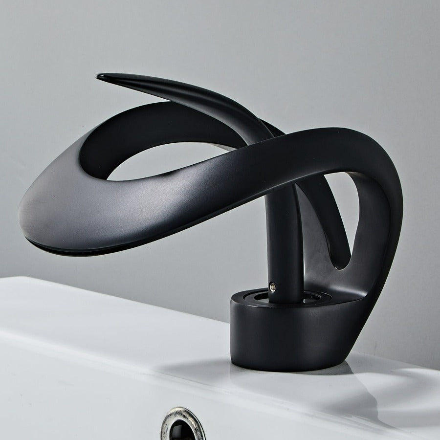 Robinet de baie modern – design curbat și elegant