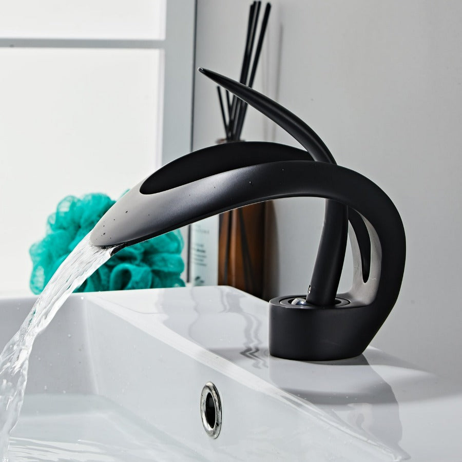 Robinet de baie modern – design curbat și elegant