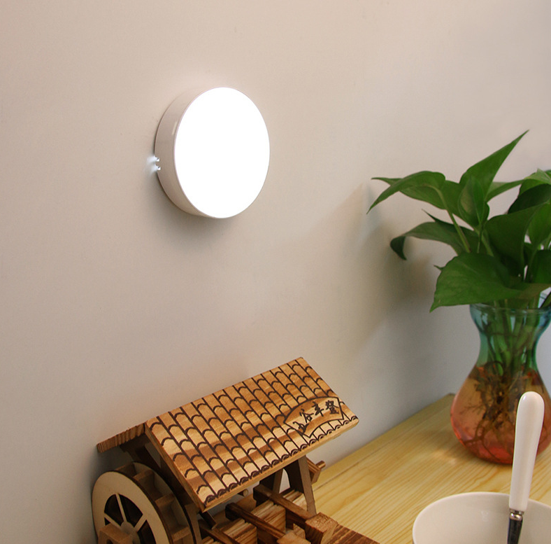 Lampă de detectare a mișcării - design compact și sensibilitate ridicată