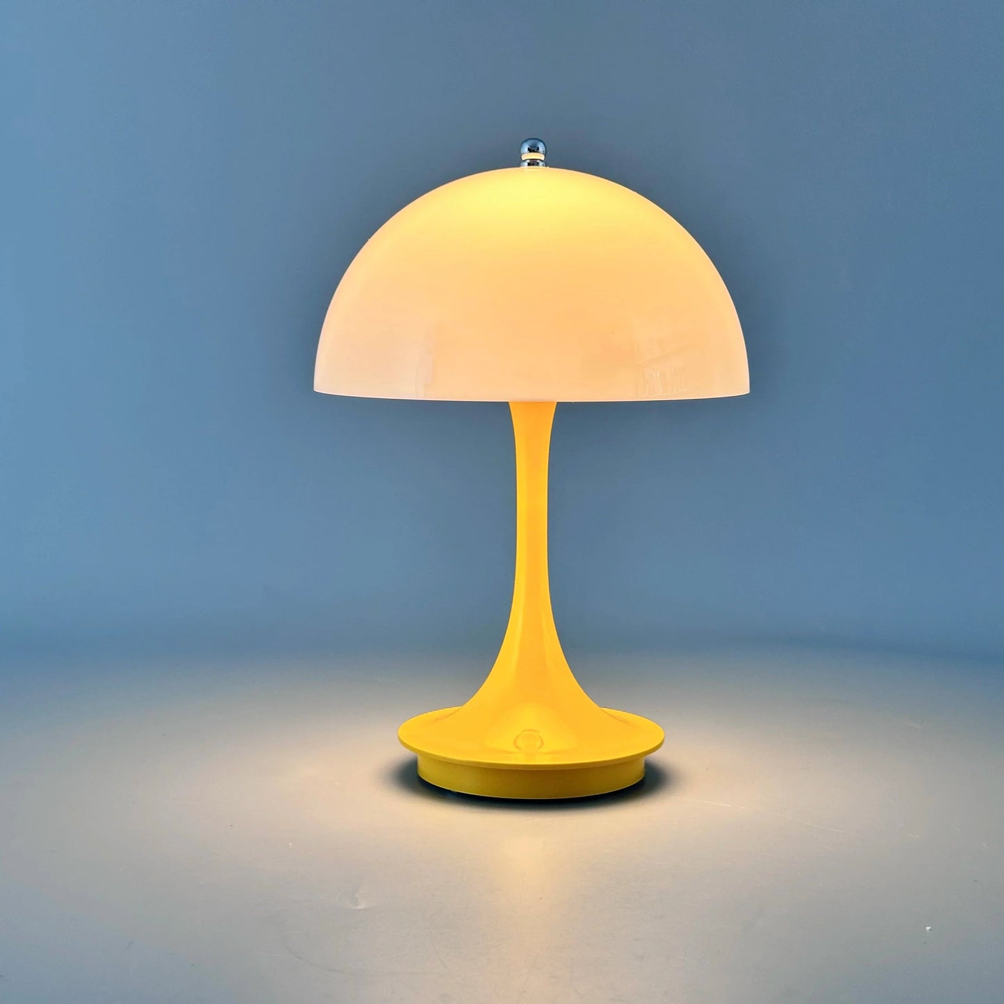Lâmpada de Mesa LED – Recarregável e Iluminação a Três Níveis