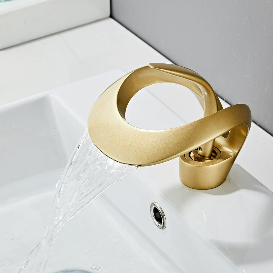 Grifo de Baño Moderno – Diseño Curvado y Elegante