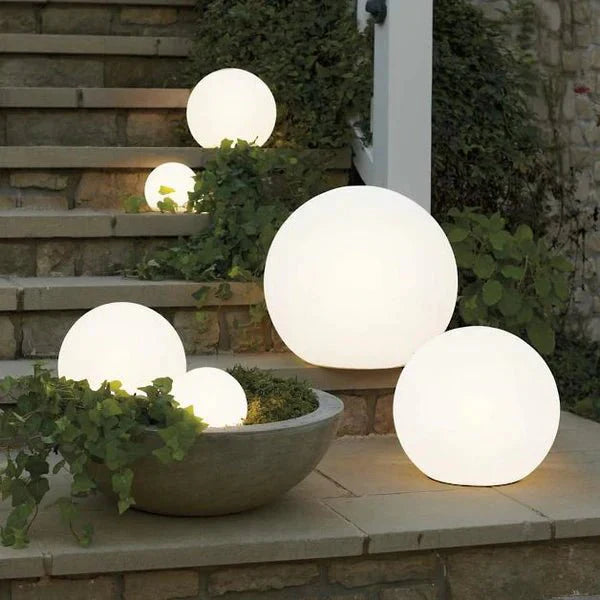 Lampada Sferica Esterna Senza Fili – Illuminazione Nomade ed Elegante