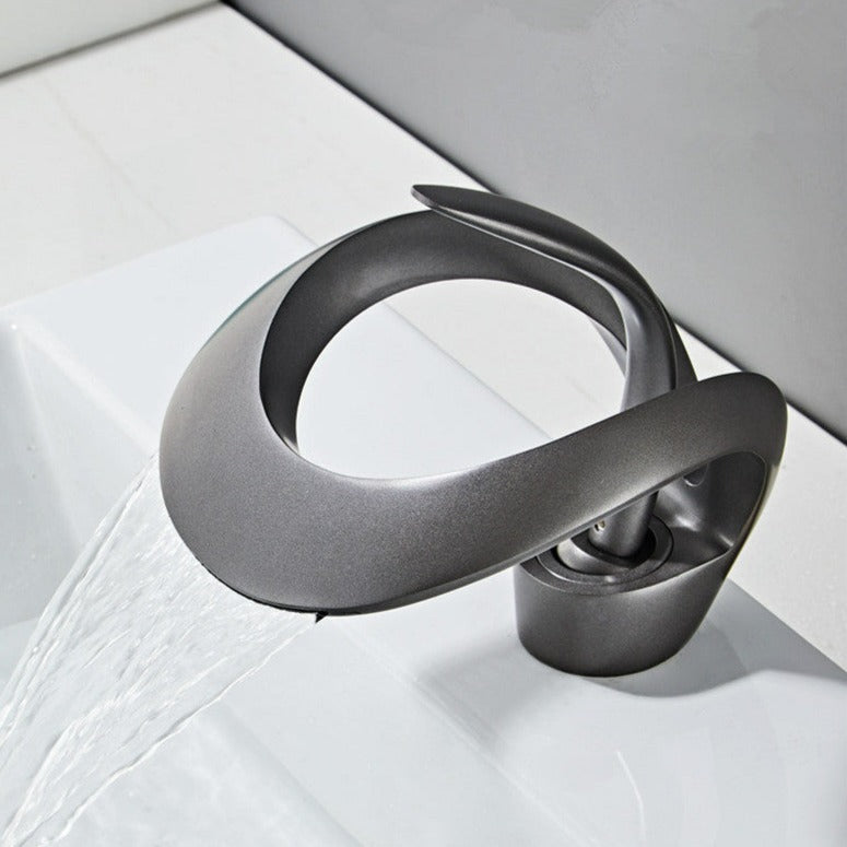 Robinet de baie modern – design curbat și elegant