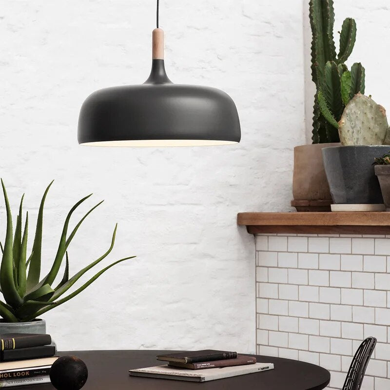 Nordická závěsná LED lampa – štíhlá linie a jemné osvětlení