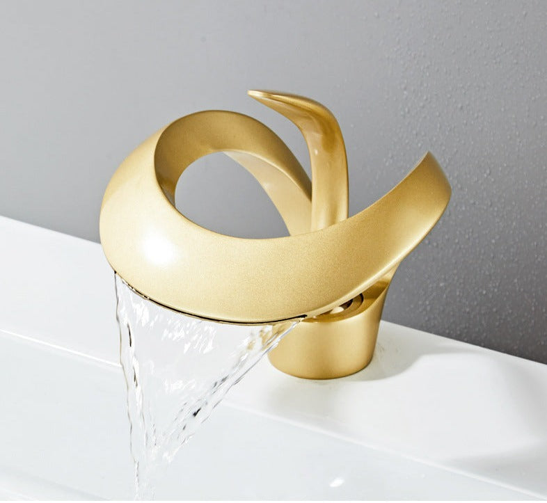 Robinet de baie modern – design curbat și elegant