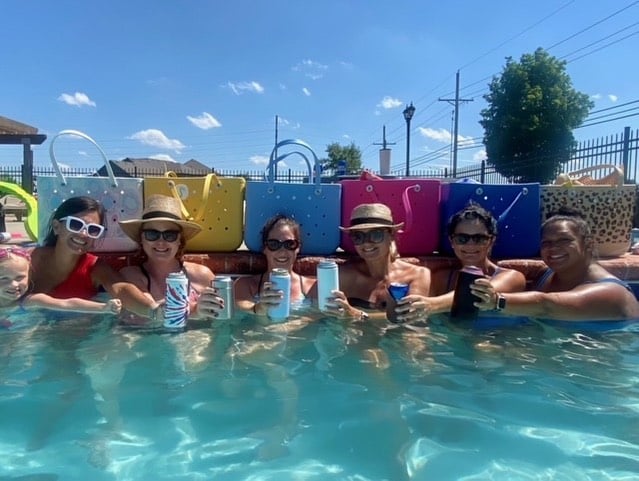 Merev strandtáska - Színes design és nagy kapacitás