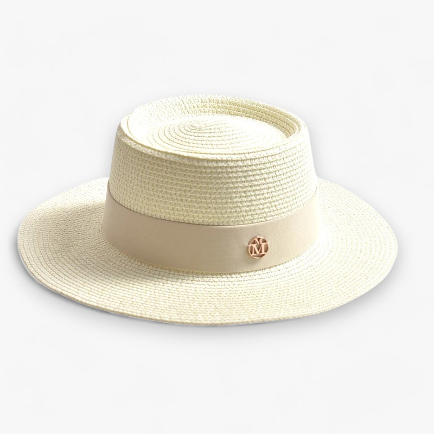 Klokkehatt i strå – Retro eleganse og solbeskyttelse