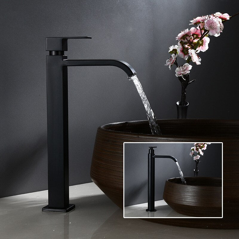 Povrchově zvýšený umyvadlový kohoutek – Elegantní matná černá