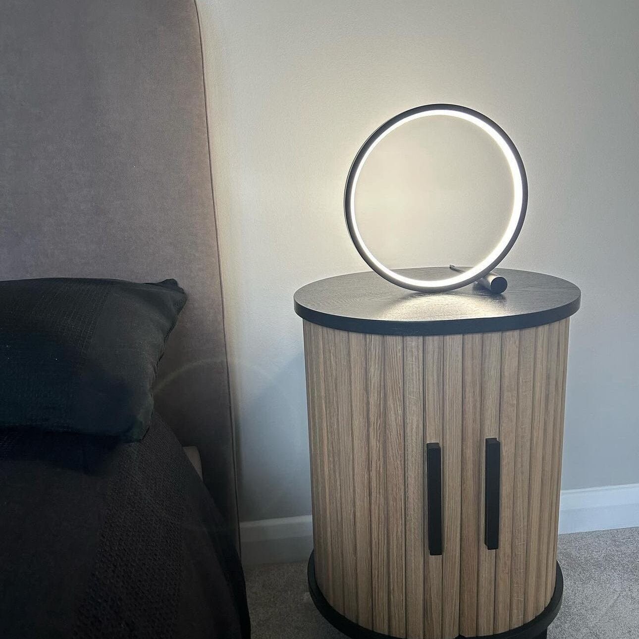 Rund Bordslampa Med Touchsensor – Modernitet Och Komfort 