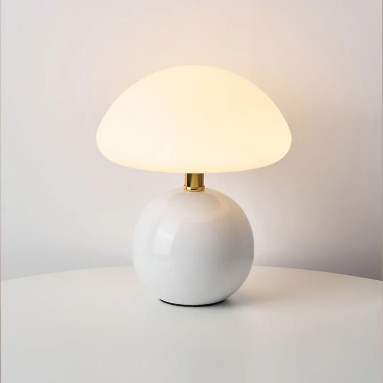 Stolová lampa v tvare huby – elegancia a originalita 
