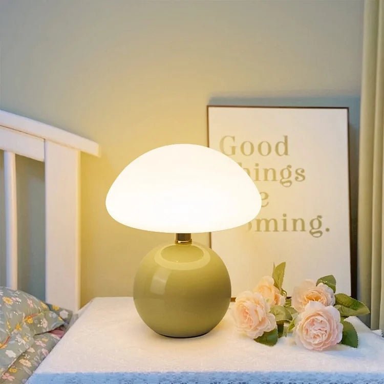 Stolová lampa v tvare huby – elegancia a originalita 