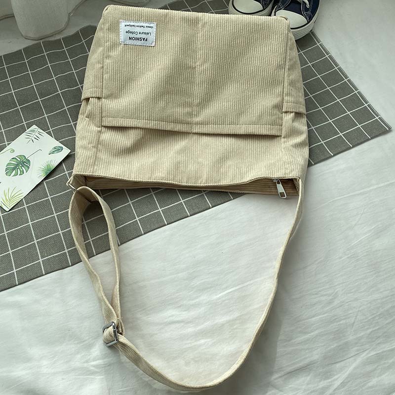 Shoulder Bag in Twill – Casual and Elegant Style 