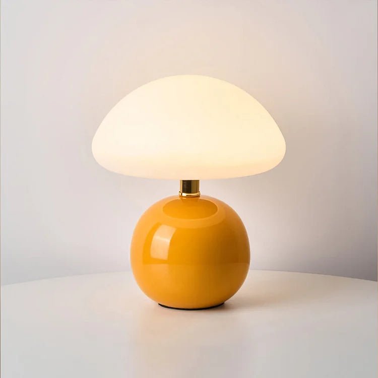 Stolová lampa v tvare huby – elegancia a originalita 