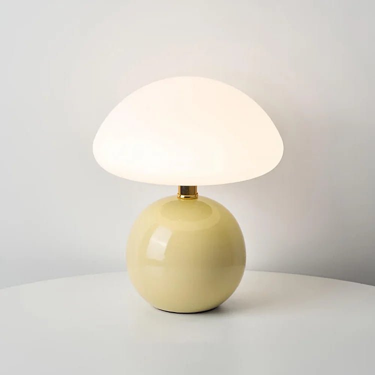 Stolová lampa v tvare huby – elegancia a originalita 