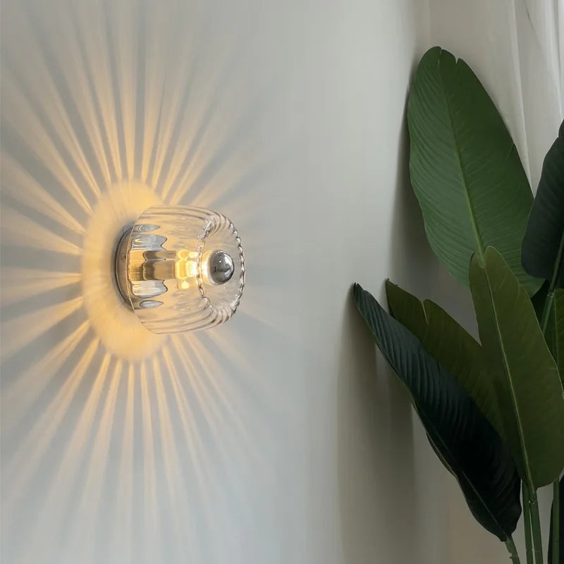 Éclairage Mural Raffiné – Jeu De Transparence Et De Lumière