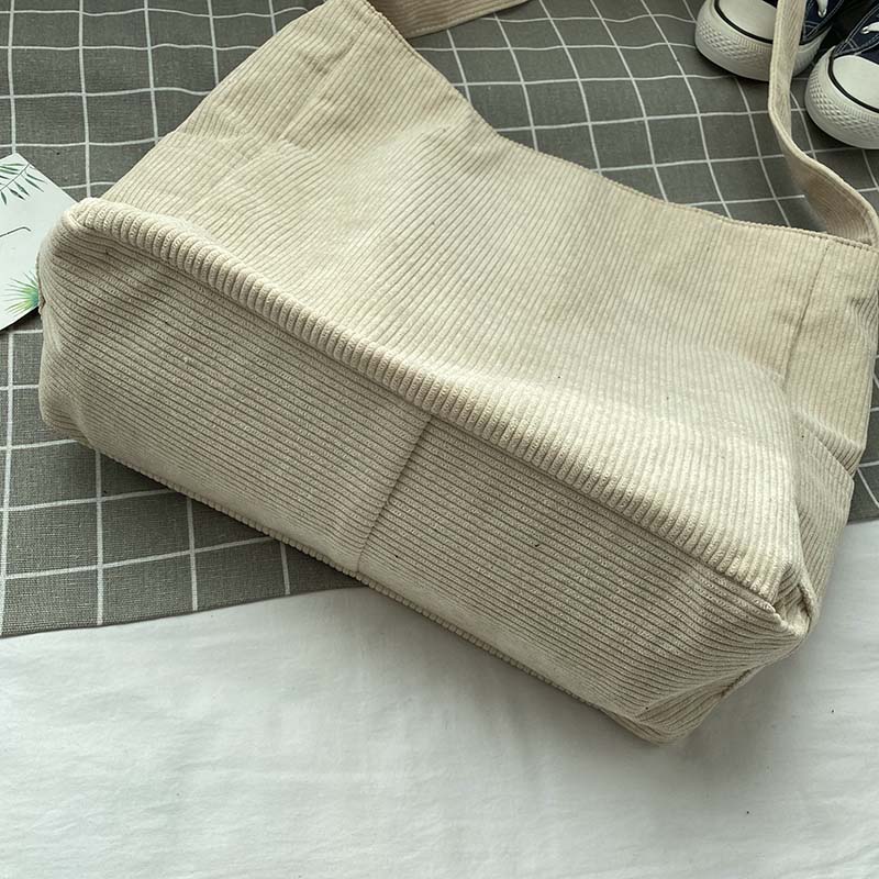 Shoulder Bag in Twill – Casual and Elegant Style 