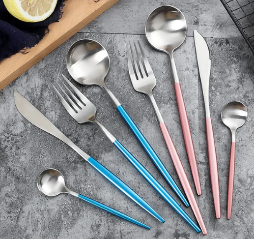 Sæt bestik 24 dele – Elegant finish til et raffineret bord 
