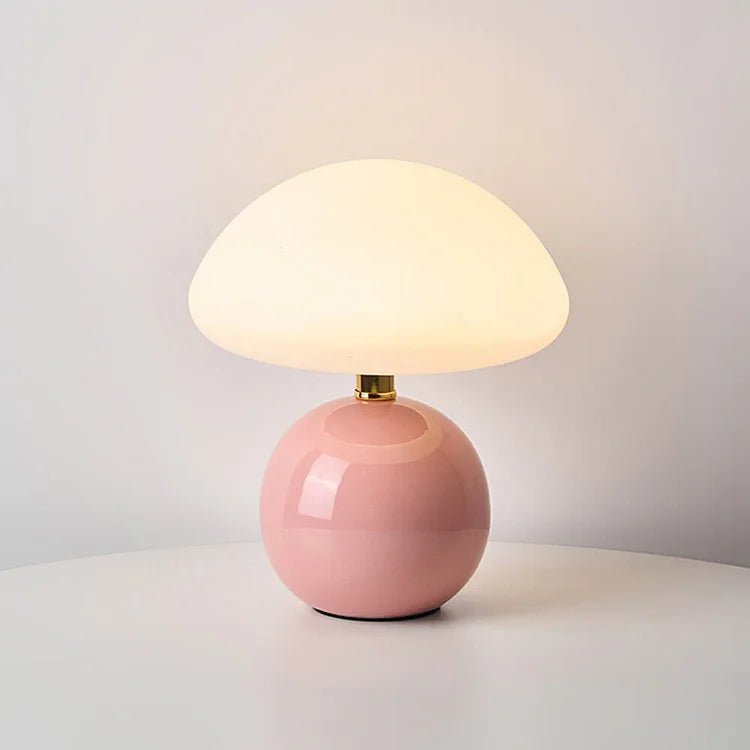 Stolová lampa v tvare huby – elegancia a originalita 