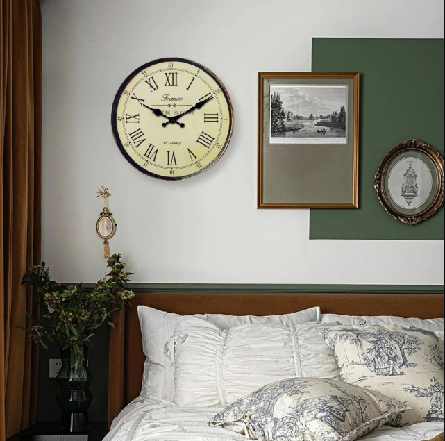 Väggklocka – Elegant Klassisk Design 