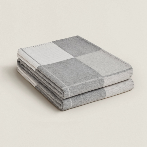 Plaid À Carreaux – Élégance Moderne Et Confort Douillet