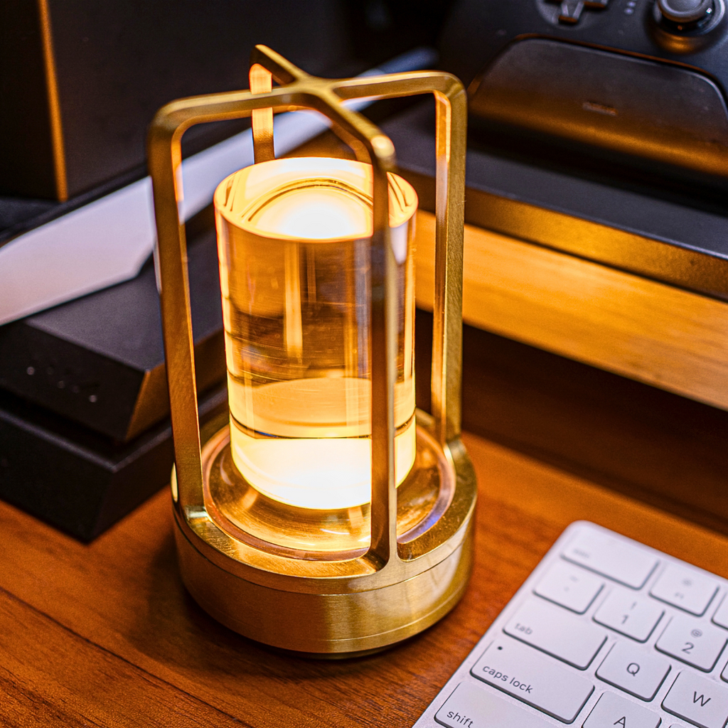 Oplaadbare Tafellamp – Gedimd Licht en Tijdloos Ontwerp 