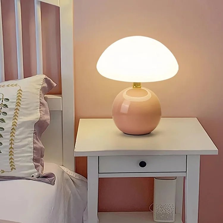 Stolová lampa v tvare huby – elegancia a originalita 