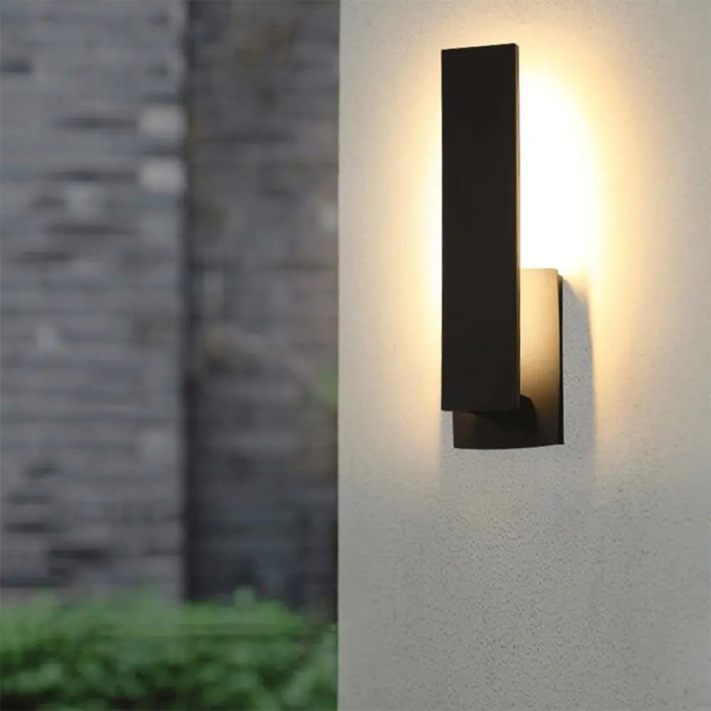 Lampă de perete de exterior rezistentă la IP65 - Soliditate și modernitate