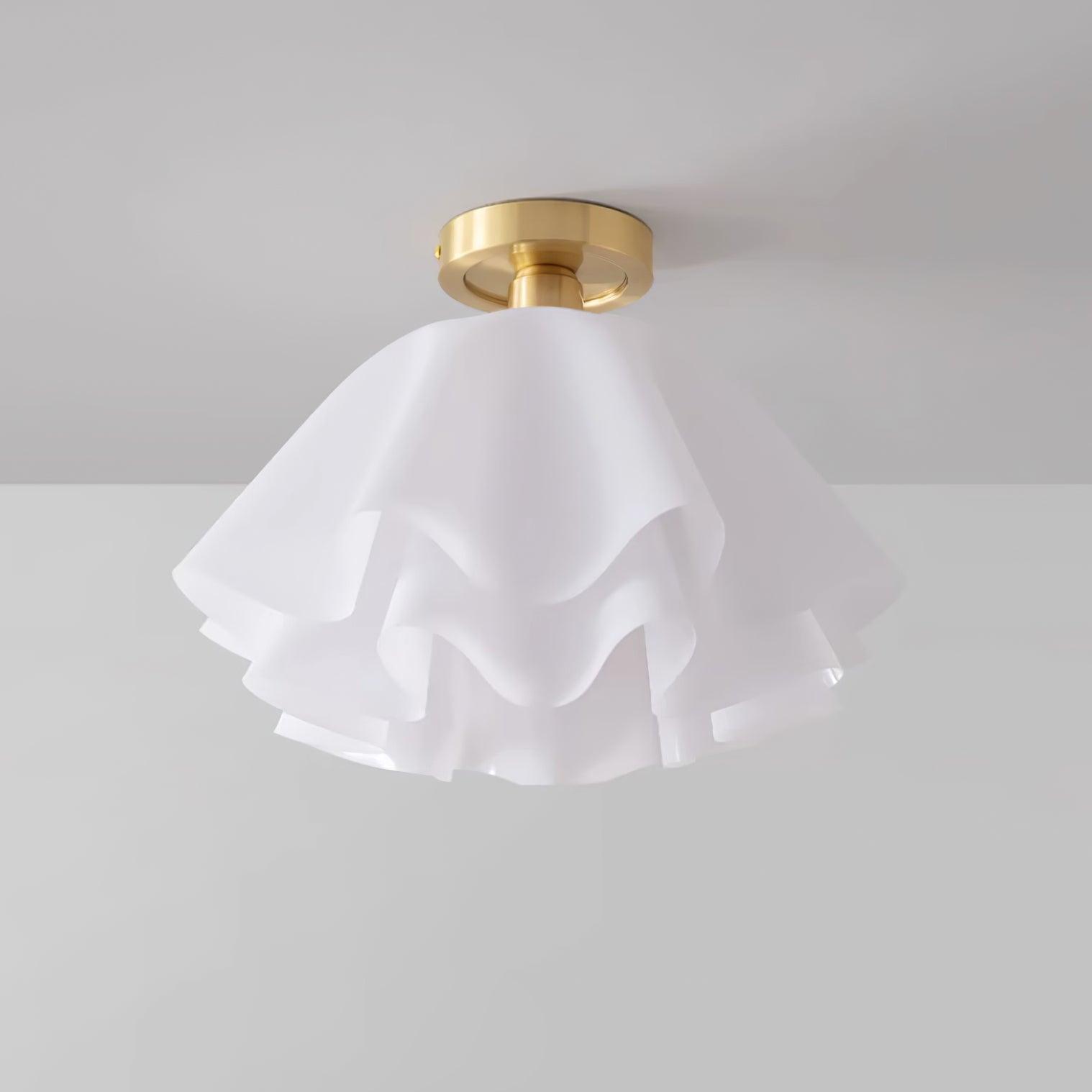 Moderný Elegantný Stropný Luster – Refinované Osvetlenie a Teplá Atmosféra 