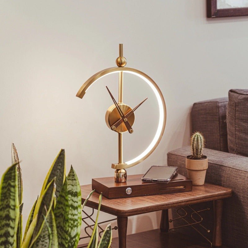Lâmpada de Mesa com Relógio e Carregador Sem Fios – Design Moderno e Prático 