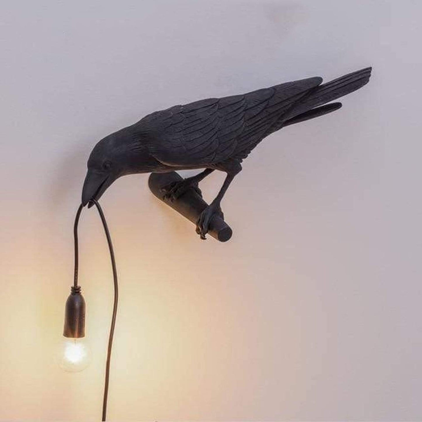 Dekoratívna lampa — Havran pre tajomnú atmosféru 