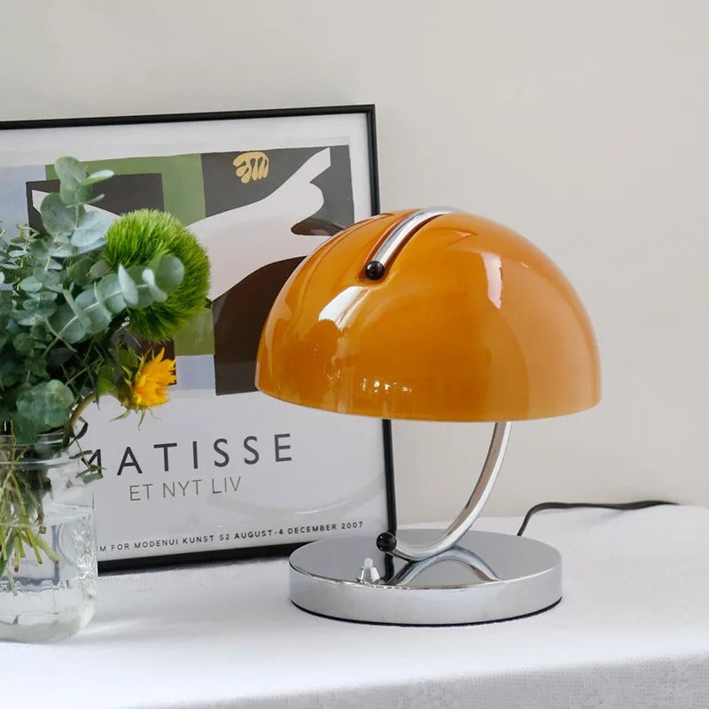 Skrivbordslampa i skandinavisk stil i glas – elegans och modernitet 